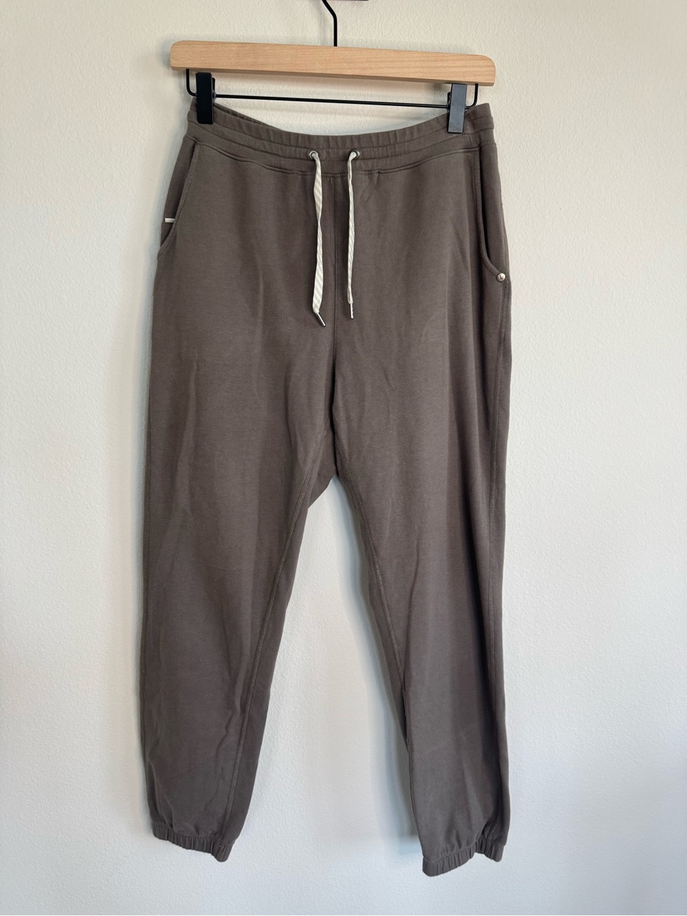 Vuori Laguna Lounge Jogger Pants Taupe Brown Organic Cotton Athleisure Small